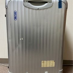 リモワスーツケースの画像