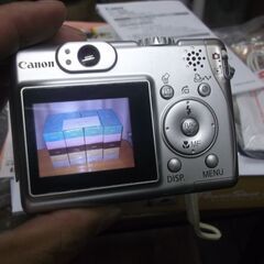 Canon PowerShot A530　キャノン　 コンパクトカメラ デジタルカメラ  ストロボつかないジャンク品ですの画像