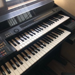 電子ピアノ　エレクトーンの画像