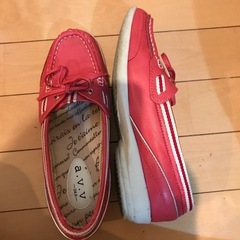 サーモンピンクの靴の画像
