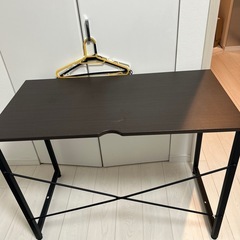 パソコンデスクの画像