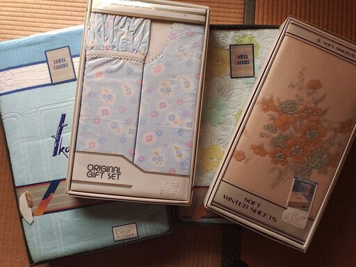 ２．新品未使用　箱付き　寝具4点