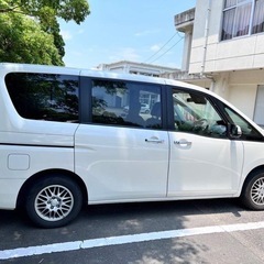セレナ8人乗り