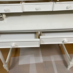 可愛いデスク！学習机の画像