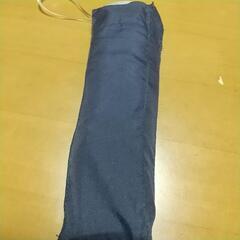 紺色の折りたたみ傘