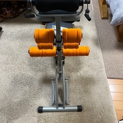 腹筋トレーニングマシンの画像