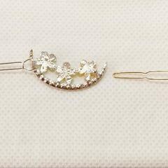 新品！月と花のヘアピン2個セット　ヘアクリップの画像