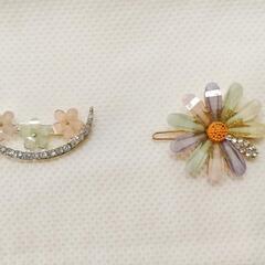 新品！月と花のヘアピン2個セット　ヘアクリップ
