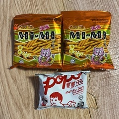シンガポールお土産（インスタント麺、お菓子）の画像