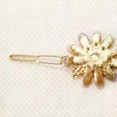 新品！花のヘアピン　ヘアクリップの画像