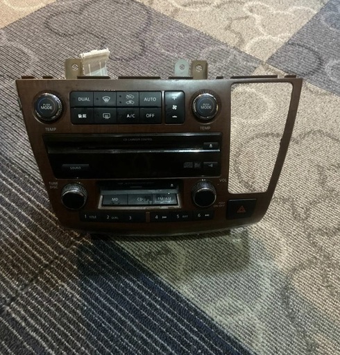 エルグランド純正CDチェンジャーデッキ