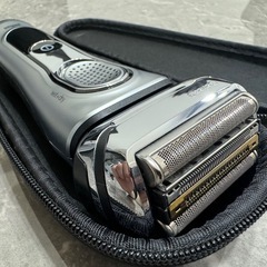 ブラウン メンズ電気シェーバー シリーズ9 9292cc 5カットシステム 洗浄器付 密着3Dヘッド 人工知能 自動調整 水洗い お風呂剃り可の画像