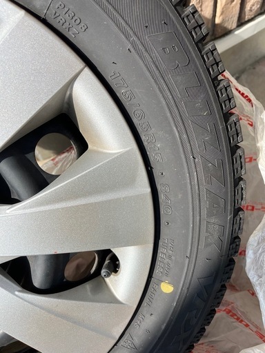スタッドレス BLIZZAK VRX2 175/65R15 84Q　