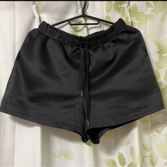 ショートパンツとキュロットスカート2枚セットの画像