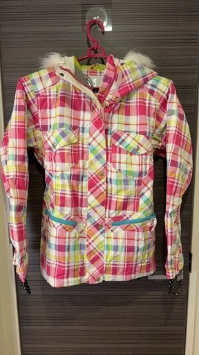 ボード、ビンディング、ブーツ、スノボウェア上下をスノボケースに入れ