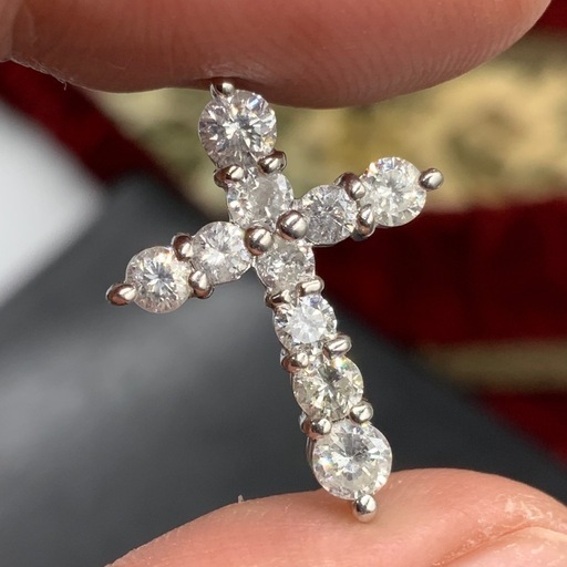 クロス　ペンダント　ダイヤ　1ct 2.1g pt900