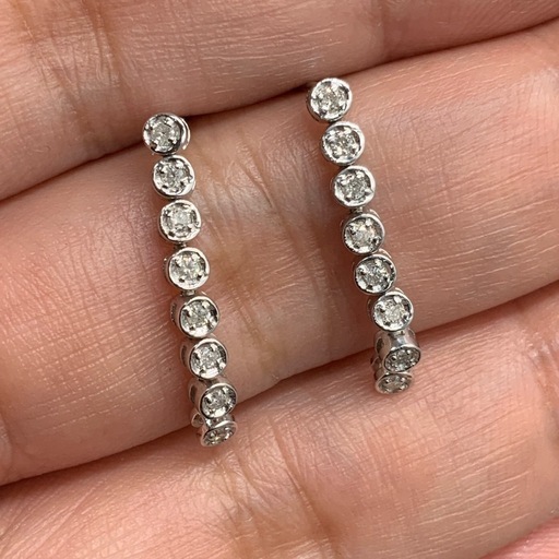 揺れる　ダイヤピアス　1.9g 0.1ct 0.1ct K18WG