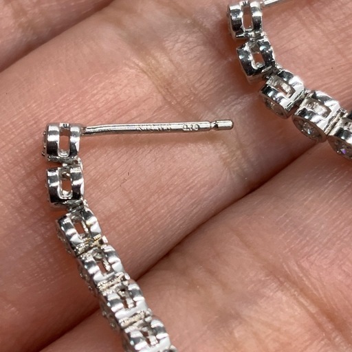 揺れる　ダイヤピアス　1.9g 0.1ct 0.1ct K18WG