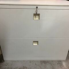 ☆中古￥5,000！okamura　2段鍵付きキャビネット　家具...
