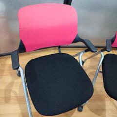 ローラー付き　座面が折り畳めるイスの画像