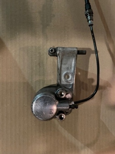 ヨンフォア純正キャリパー右側