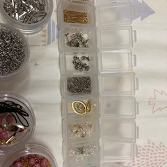 【最終値下げ】ハンドメイドパーツまとめ売り　ビーズ、金具、コットンパールの画像