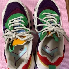 ZARA kinds スニーカー 靴の画像