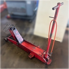 取引中:【ジャンク品】バンザイ ガレージジャッキ 5トン エアー式