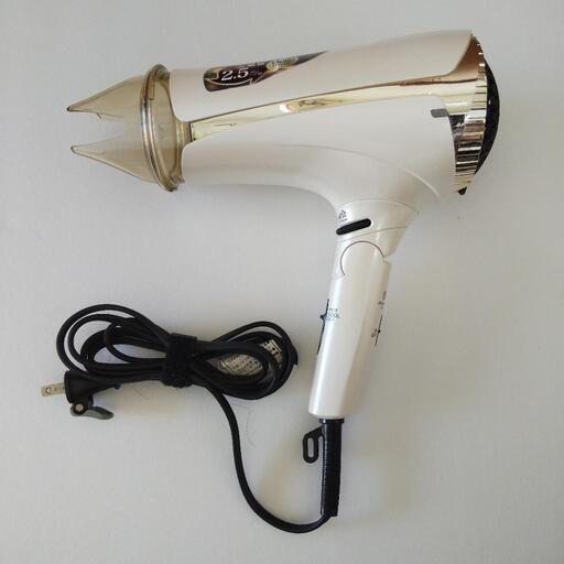 「決まりました」TESCOM プロテクトイオンヘアードライヤー   TID2600-W  1300W 2019年製