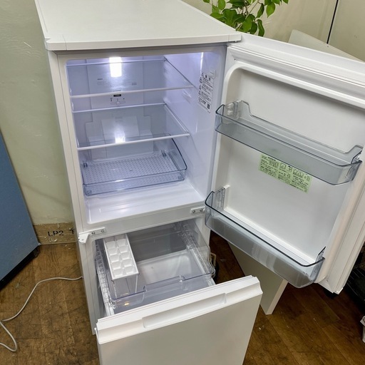 R206 ☀️ ジモティー限定価格！ SHARP 2ドア冷蔵庫（152L 左右付け替えドア）23年製 SJ-D15J ⭐ 動作確認済 