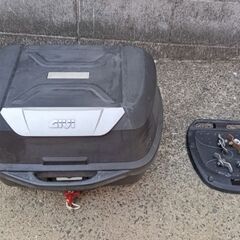 バイク GIVI リアボックス 43L ベース 金具付属 トップ...