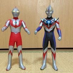 ウルトラマンフィギュア2体