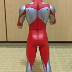 ウルトラマンフィギュア2体の画像