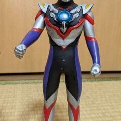 ウルトラマンフィギュア2体の画像