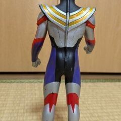 ウルトラマンフィギュア2体の画像