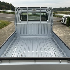 🌏サンバートラック🌏4万km台🌏エアコン、パワーステ、5速マニアル、4WD🌏車検長い🌏乗って帰れます🌏の画像