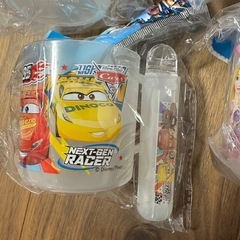 コップ、歯ブラシセット8個の画像