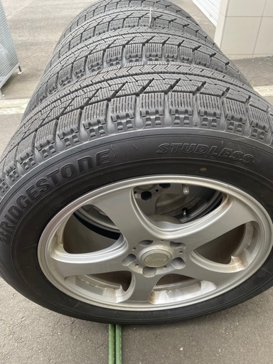 お引渡し先が決まりました　
215/60R17 スタッドレスタイヤ　ブリジストンVRX