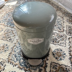 ゴミ箱　ミントグリーン　ペダル式
