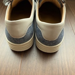 定価41,800円レディーススニーカーの画像