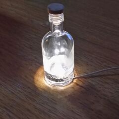 ミニチュア ボトル　空き瓶　CAMUS LEDを付けてテーブル・ランプ　常夜灯　USB電源の画像