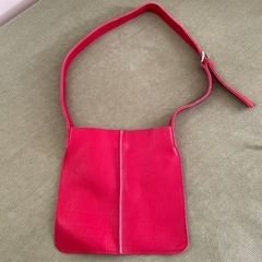 新品　おしゃれ赤　皮
ショルダーバック　　 