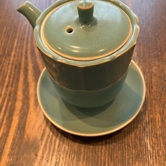 翠色の食器セットの画像