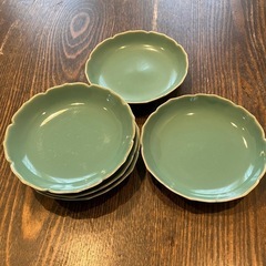 翠色の食器セットの画像