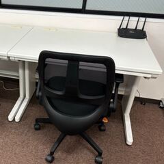 【別サイトで出品中につき、購入前にメッセージください】 ①【椅子と机のセット】オフィスチェア 1脚（メッシュチェア コレガ2 ）・平机 1台の画像