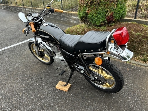 GN125H カスタム　黒　旧車スタイル　吸い込み　スズキ