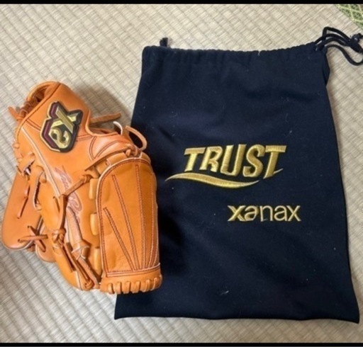 軟式ピッチャー用グローブ　ケース付き