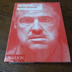 洋書  マーロン・ブランド   お売りします。