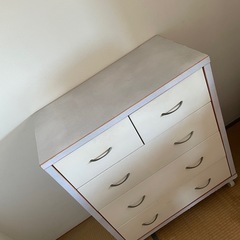 キャスター付きチェストの画像