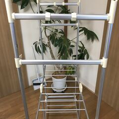 ランドリースタンド　折り畳み物干し台の画像